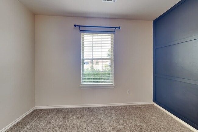 Building Photo - 12505 Edison Dr
