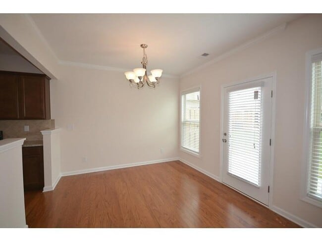 Building Photo - 2144 Greencrest Cir