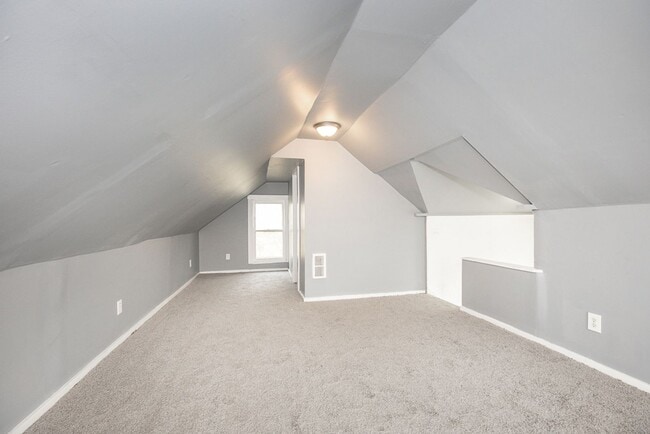 Building Photo - 3 BED, 1 BATH BEAUTIFUL SINGLE-FAMILY HOME IN CLEVELAND!