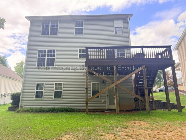 Building Photo - 305 Holly Thorn Trace