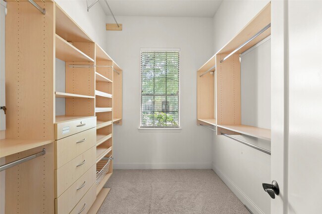 Building Photo - 25314 Greenwell Springs Ln