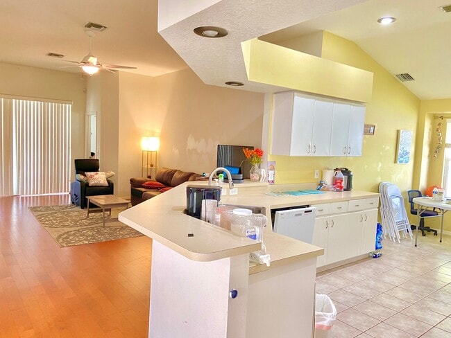 Building Photo - 22537 Roderick Dr