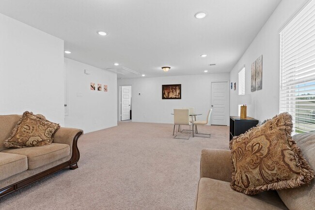 Building Photo - 9658 Caney Trails Rd