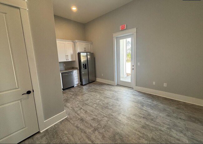 Building Photo - 45 Splendor Run