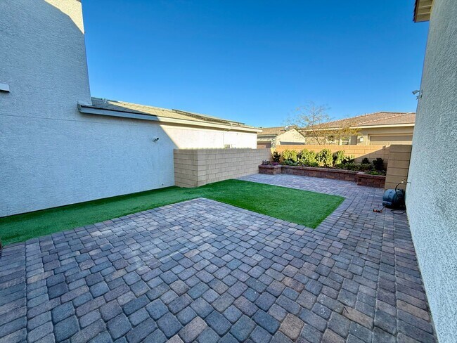 Building Photo - 3/BD 2.5/BA Contemporary Comfort in a Prime Location!