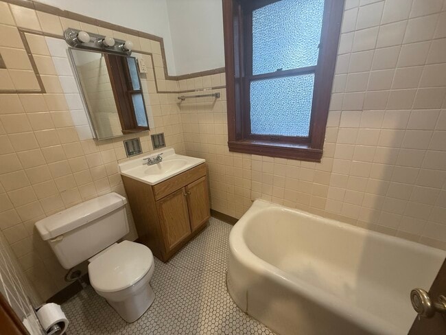 Building Photo - 3150 N Linder Ave