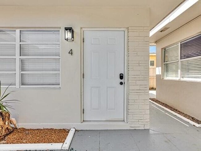 Building Photo - 320 Walnut St