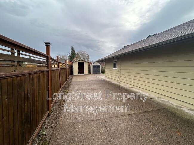 Building Photo - 2917 Takena St SW