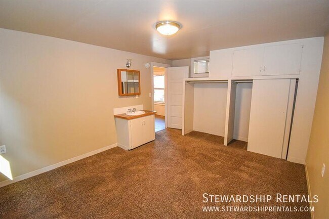 Building Photo - 1841 Kincaid St