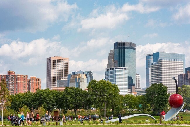 Building Photo - 419 W Franklin Ave