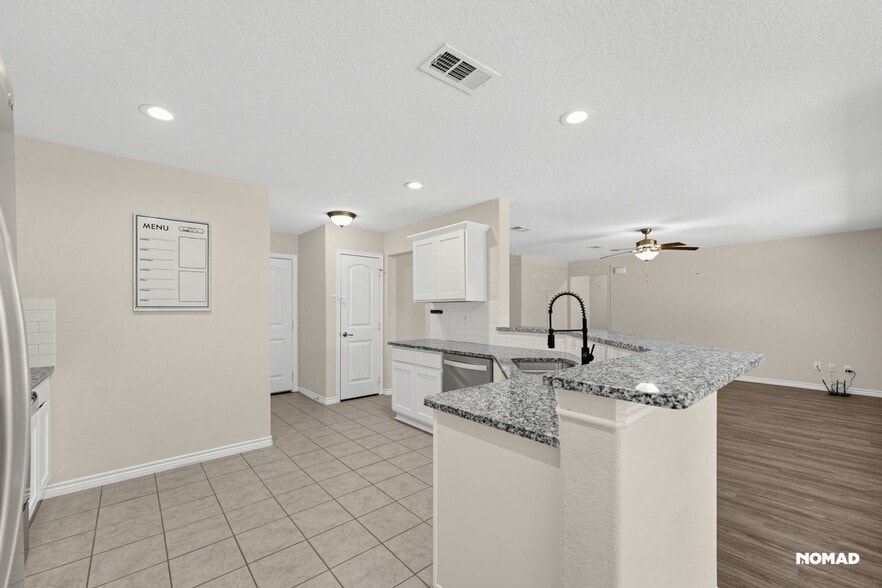 Building Photo - 205 Shady Oaks Dr