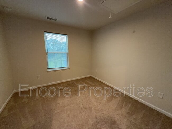 Building Photo - 333 Amber Acorn Ave