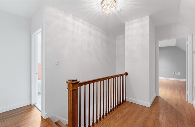 Building Photo - 190 E Rocks Rd