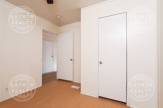 Building Photo - 756 Cooke Rd