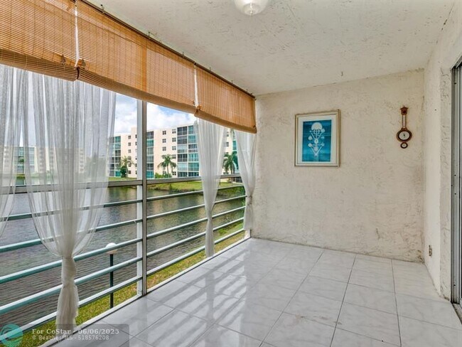 Building Photo - 121 SE 3rd Ave