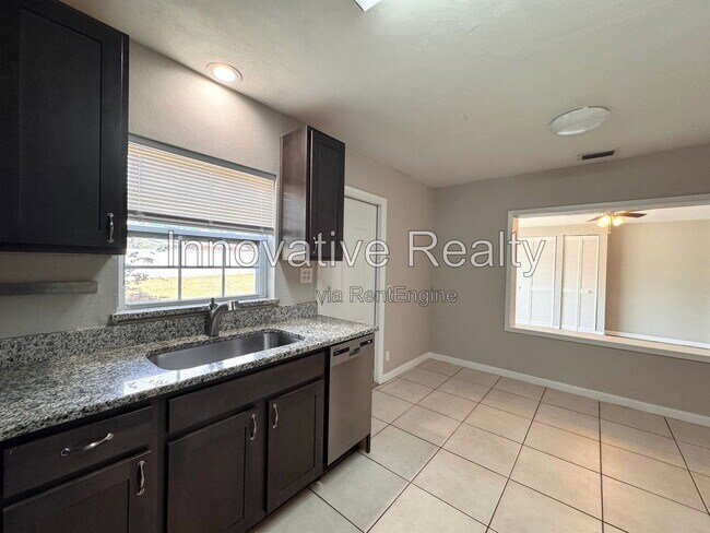 Building Photo - 1790 Marshall Dr