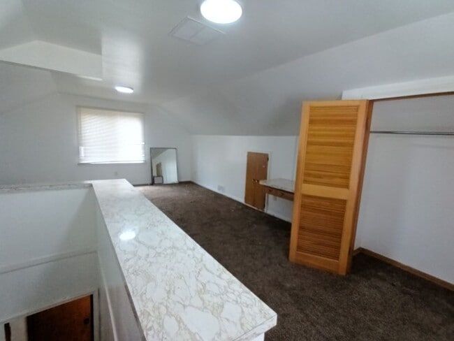 Building Photo - 3 bedroom 1.5 bath brick bungalow - AVAILA...