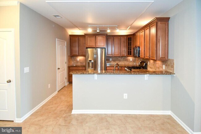 Building Photo - THIS IS AN ACTIVE ADULT, AGE RESTRICTED COMMUNITY. MUST BE 55+.