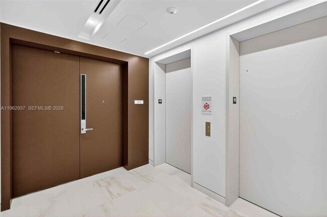 Building Photo - 300 Biscayne Blvd Way