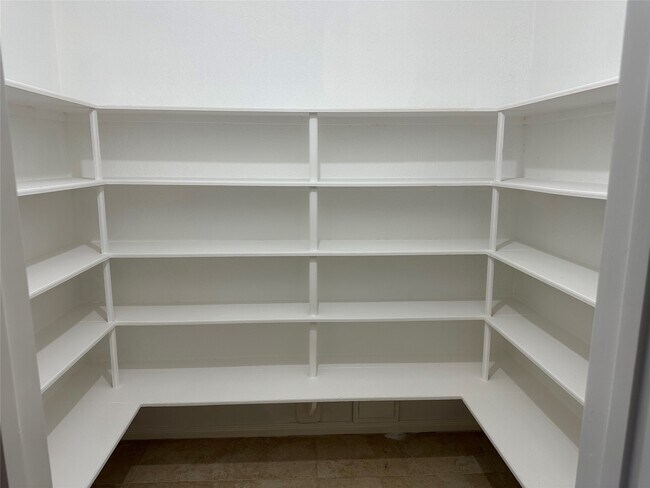 Building Photo - 2627 Double Lake Dr