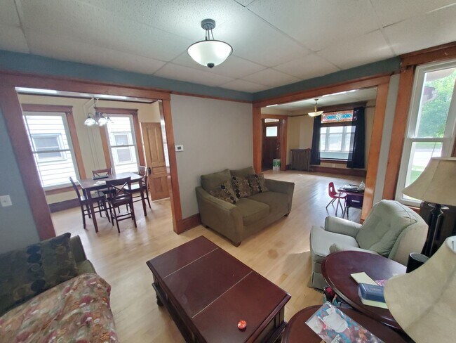 Building Photo - AVAILABLE May 2026 - Wonderful 4 Bedroom House - 2 Car Garage