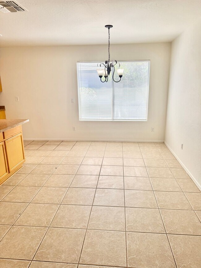 Building Photo - 2106 W Alta Vista Rd