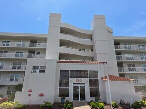 Building Photo - 5801 Bahia Del Mar Cir