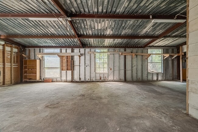 Building Photo - 5831 Annunciation St