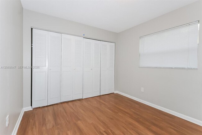 Building Photo - 9749 Sandalfoot Blvd