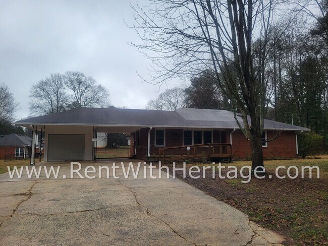 Building Photo - GRAMPA'S BUNGELOW - AWESOME BRICK RANCH WITH FULL UNFINISHED BASEMENT / GREAT LOCATION