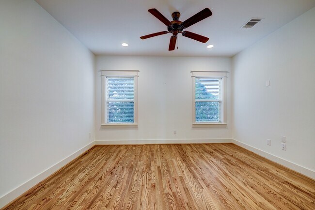 Building Photo - 2409 Morse St