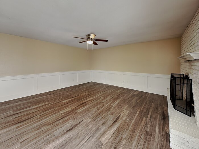 Building Photo - 1517 Camelia Dr
