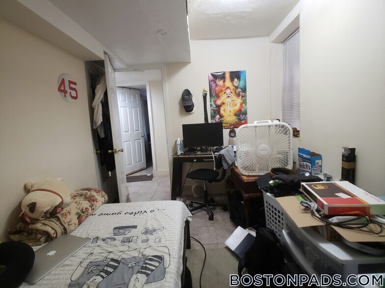 Building Photo - 192 Kelton St