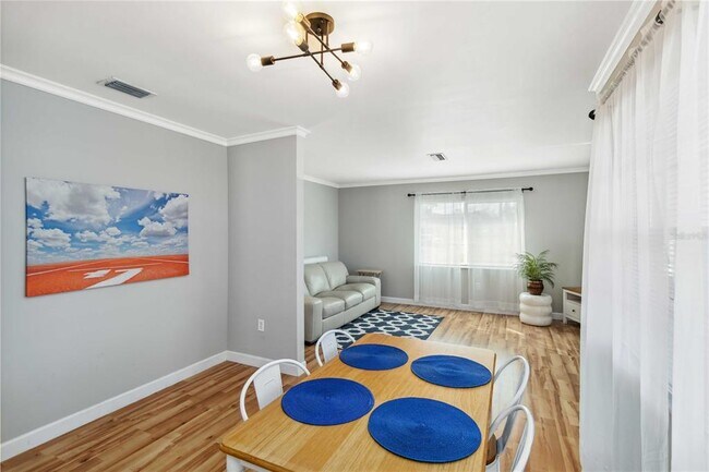 Building Photo - 5020 Live Oak Cir