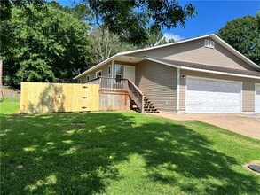 Building Photo - 823 N Lola Ln