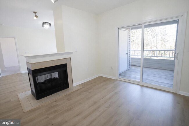 Building Photo - 400 Symphony Cir