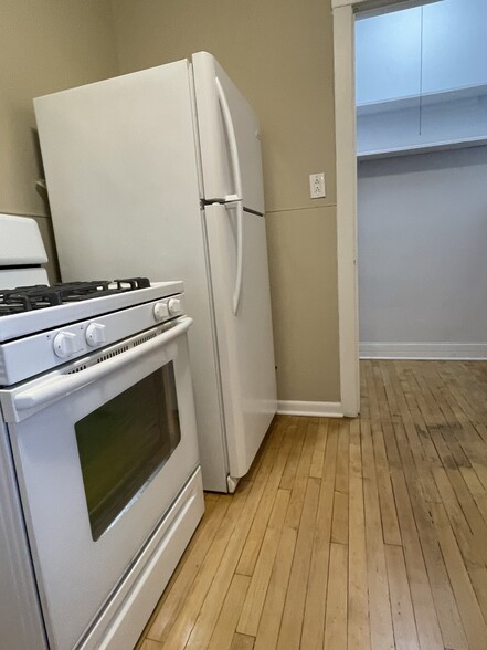 kitchen with walk-in pantry - 4700 Lawndale Ave