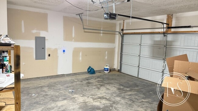 Building Photo - SPRING MOVE-IN SPECIAL and RATE DROP ALERT...