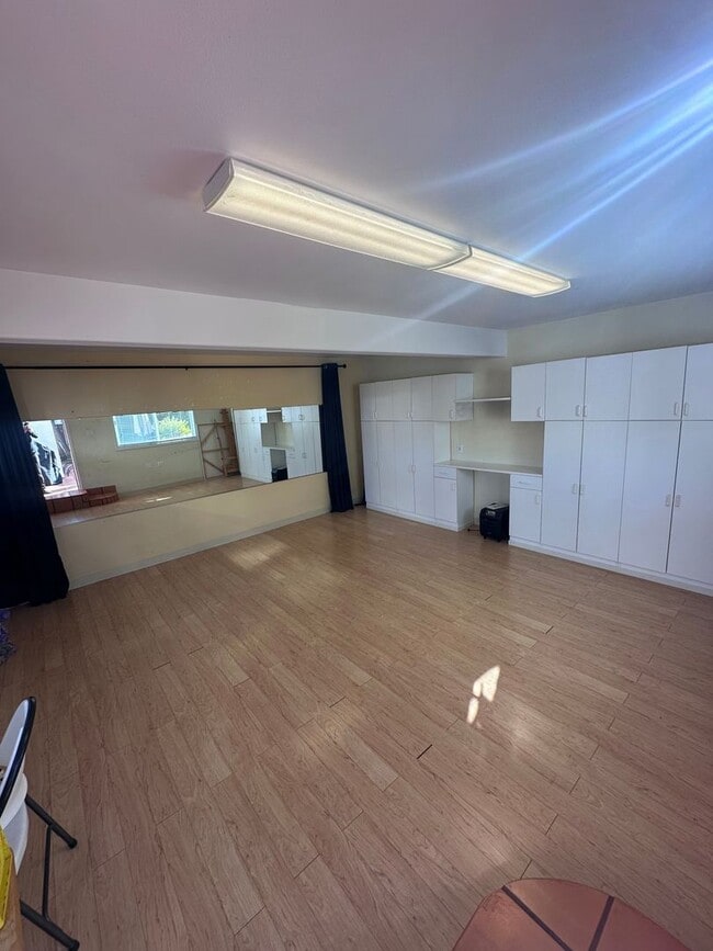 Building Photo - 115 Aster Rd