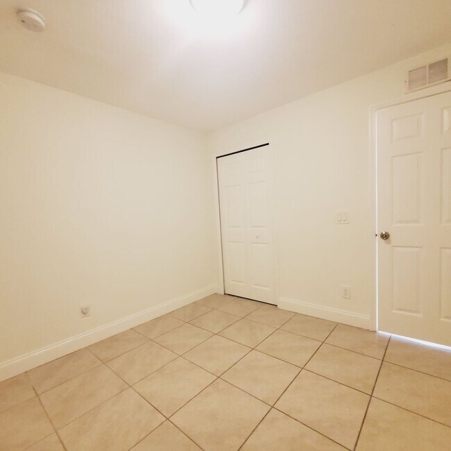 Building Photo - 777/779 Bedford Drive