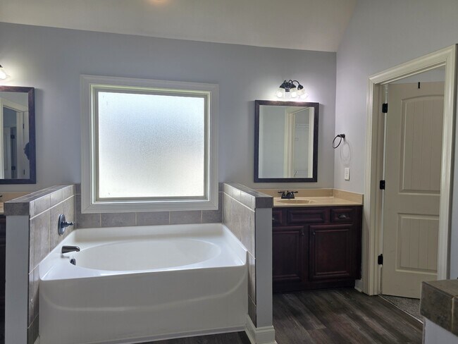 Building Photo - 8809 Crenshaw Dr