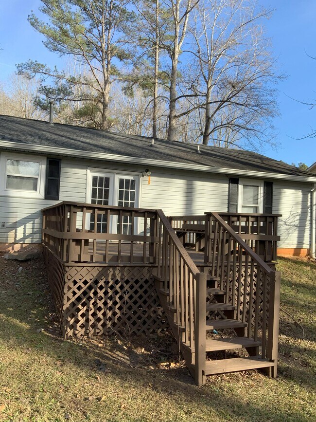 Building Photo - 504 Carlton Ln