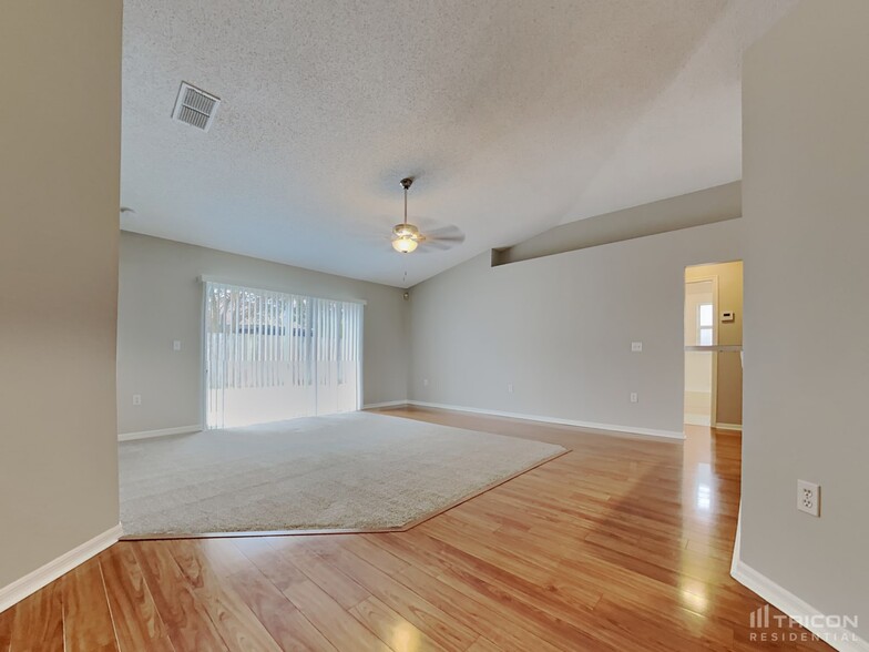 Building Photo - 605 Lakemont Dr