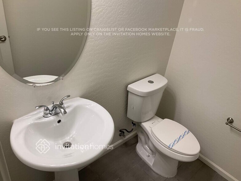 Building Photo - 16440 S 10th St