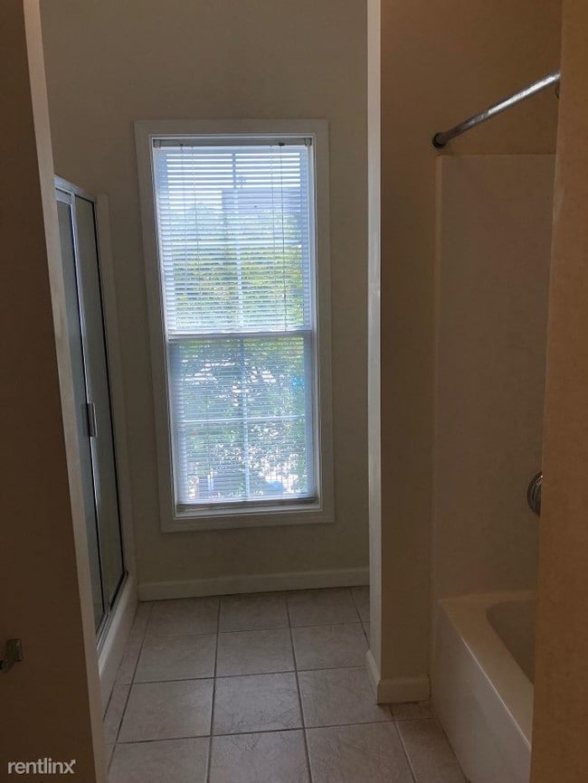 Building Photo - 1 br, 1.5 bath House - Avera Place Condomi...