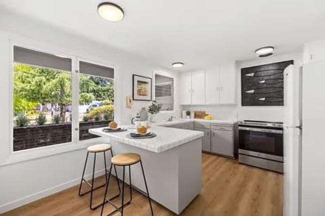 Building Photo - Charming 3bd/3bth Mid Century Home in Lark...