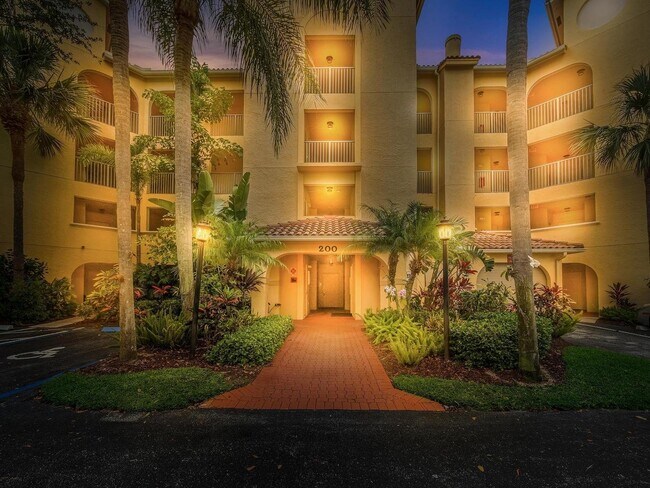 Building Photo - 200 Uno Lago Dr