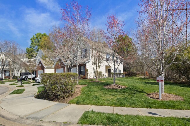 Building Photo - North Raleigh Townhouse with One Car Garage