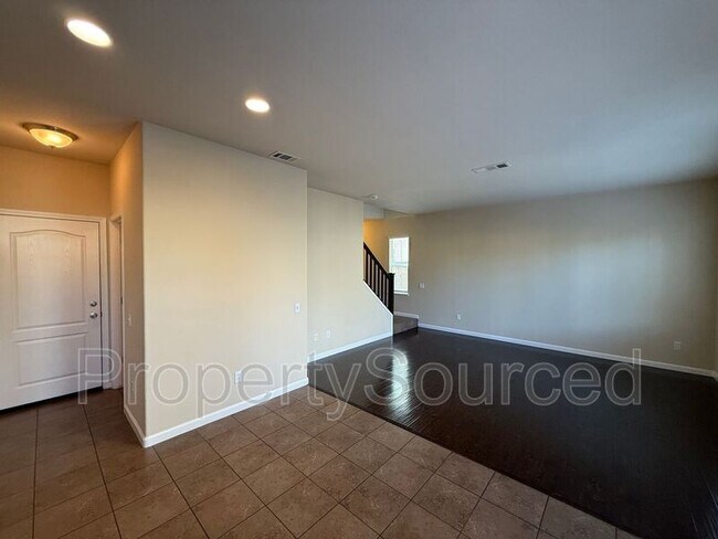Building Photo - 1447 Hearthsong Dr
