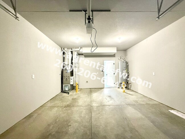 Building Photo - 3 Bedroom/ 1.5 Bath